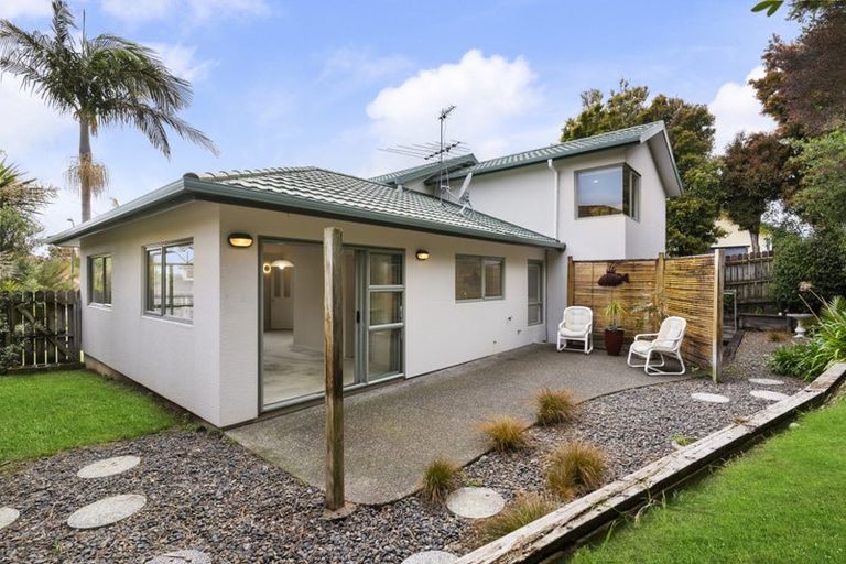 Photo of property in 4 San Ambrosio Rise, Henderson, Auckland, 0612