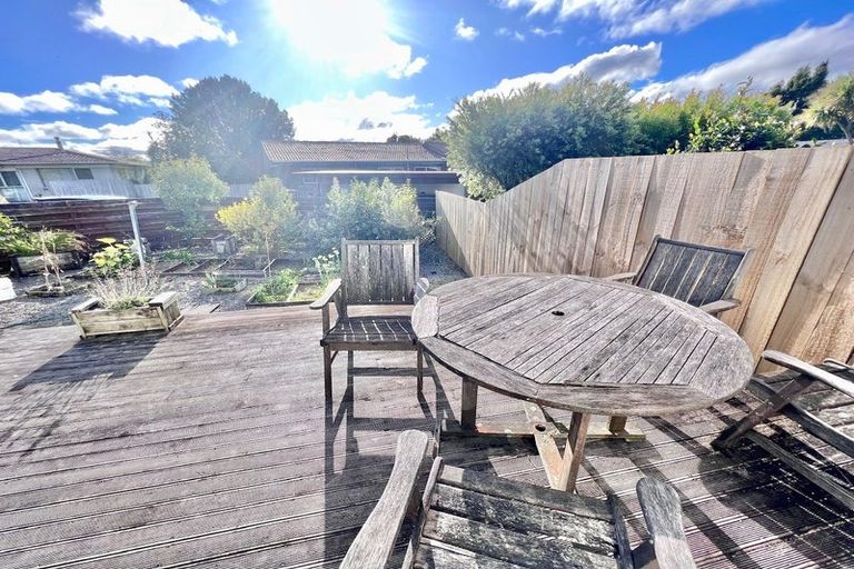 Photo of property in 2/42 Blacklock Avenue, Henderson, Auckland, 0612