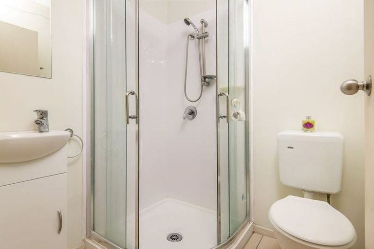 Photo of property in 37 Verdale Circle, Glen Eden, Auckland, 0602