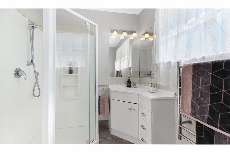 Photo of property in 56 Lincoln Avenue, Tawa, Wellington, 5028