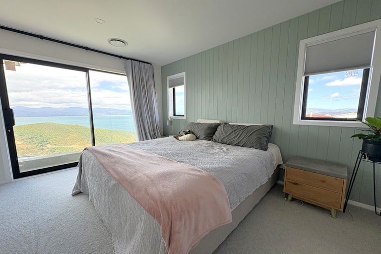 Photo of property in 37 Boeing Way, Newlands, Wellington, 6037