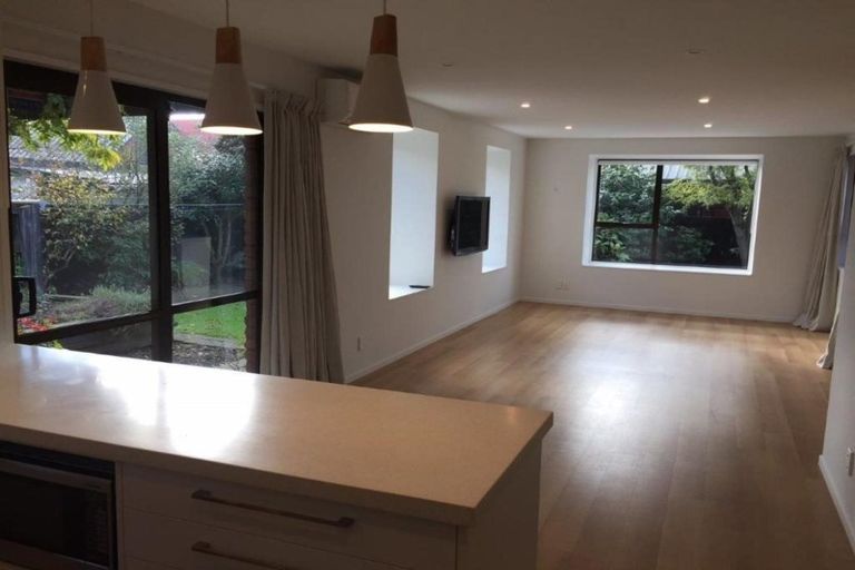 Photo of property in 2/137 Grahams Road, Burnside, Christchurch, 8053