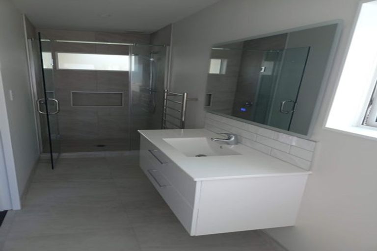 Photo of property in 39a Tui Glen Road, Birkenhead, Auckland, 0626