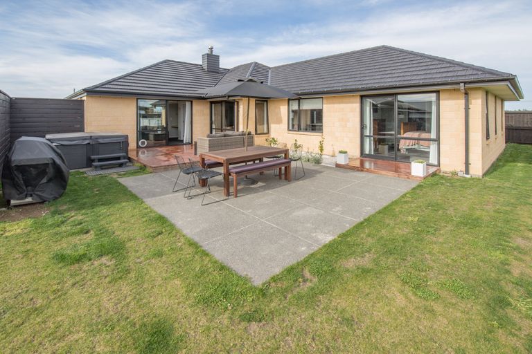 Photo of property in 26 Glenfinnan Place, West Melton, 7618