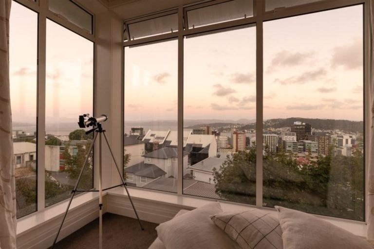 Photo of property in 15 Salmont Place, Kelburn, Wellington, 6012