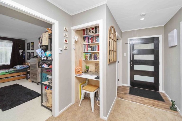 Photo of property in 28 Grenville Street, Marfell, New Plymouth, 4310