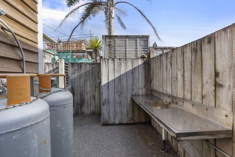 Photo of property in 68 Sixth Avenue, Urenui, 4377