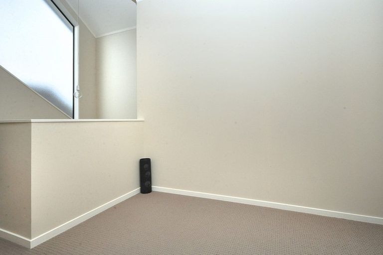Photo of property in 1/16 Glucina Avenue, West Harbour, Auckland, 0618