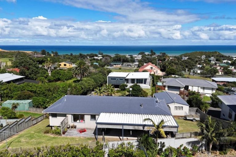 Photo of property in 5 Moeatoa Lane, Baylys Beach, Dargaville, 0377
