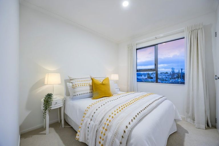 Photo of property in 1/4 Charlenne Close, Ranui, Auckland, 0612