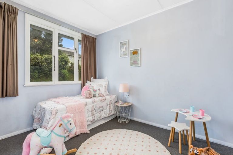 Photo of property in 12 Cornwall Crescent, Cannons Creek, Porirua, 5024