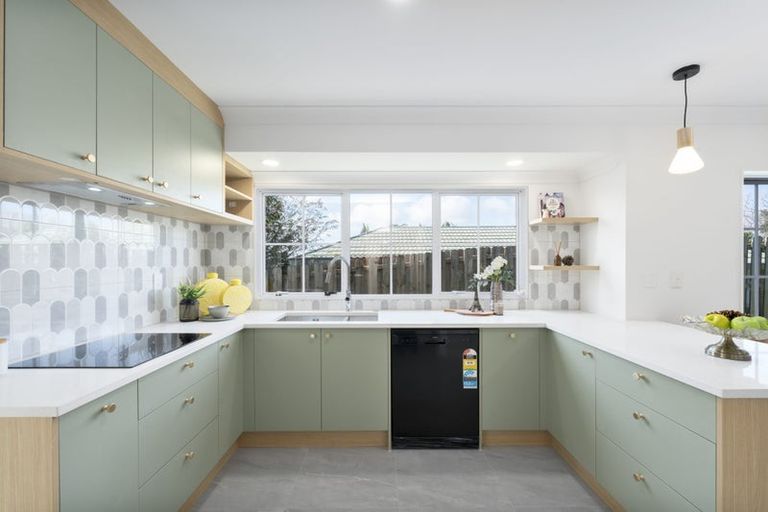 Photo of property in 2 Diana Place, Ranui, Auckland, 0612