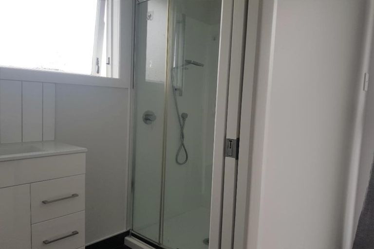 Photo of property in 2 Marie Crescent, Te Atatu South, Auckland, 0610