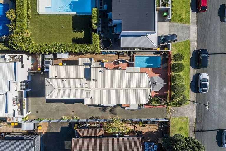 Photo of property in 1/2 Holiday Road, Milford, Auckland, 0620