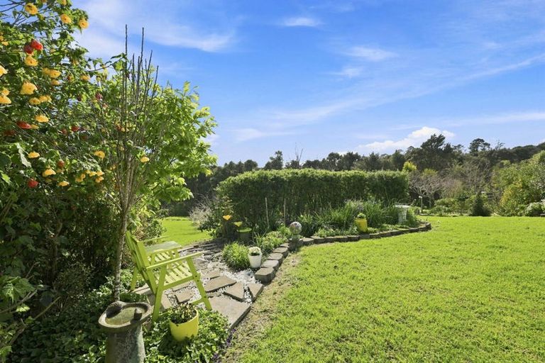 Photo of property in 136 Pinchgut Road, Kaukapakapa, 0873