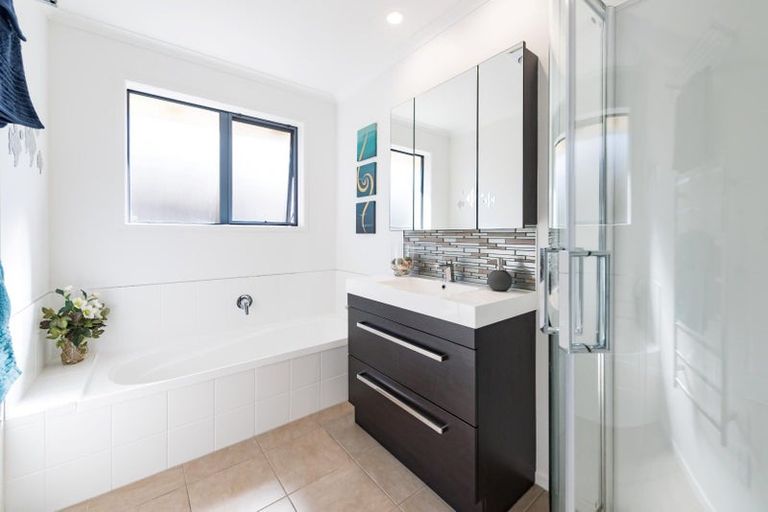 Photo of property in 11 Spinnaker Point, Haruru, 0204