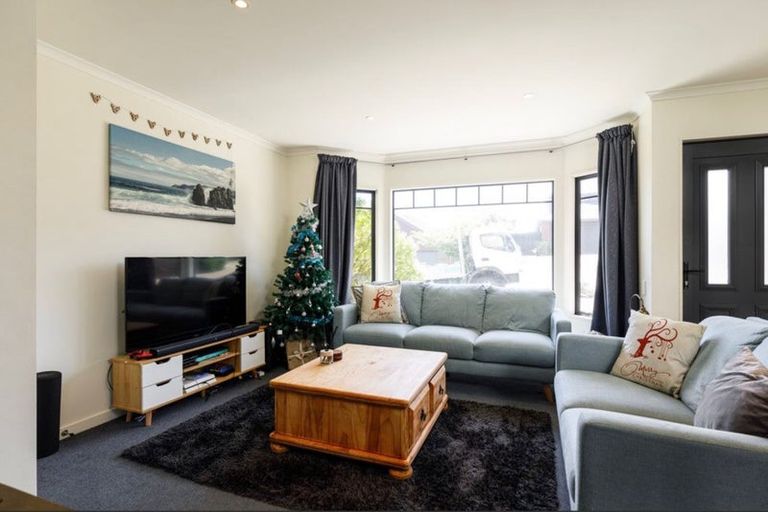 Photo of property in 12a Landsdowne Terrace, Karori, Wellington, 6012