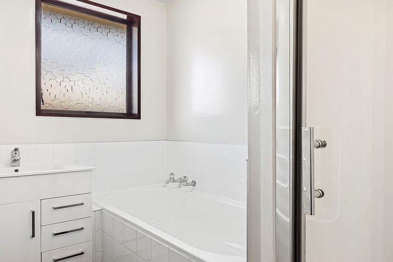 Photo of property in 2/204 Grimseys Road, Redwood, Christchurch, 8051