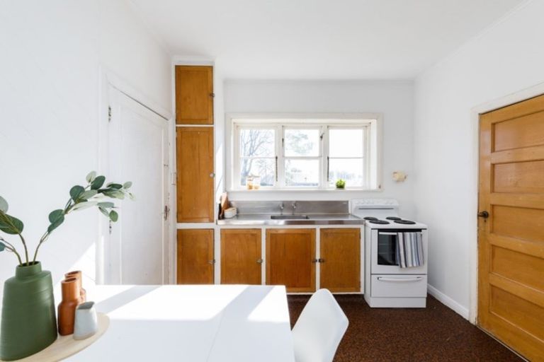 Photo of property in 10 Mansford Place, West End, Palmerston North, 4412