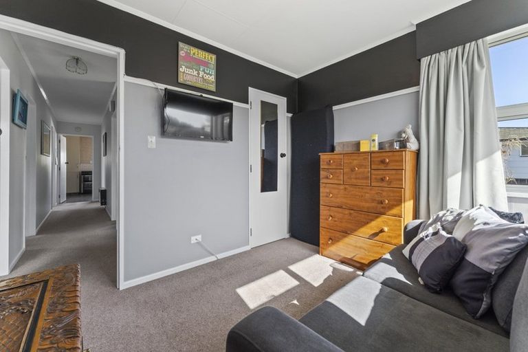 Photo of property in 26 Dunk Place, Milson, Palmerston North, 4414
