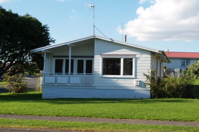 Photo of property in 3 Chalfont Street, Mangere East, Auckland, 2024