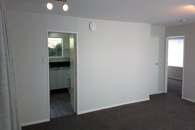 Photo of property in 1/43 Edgecombe Street, Newlands, Wellington, 6037