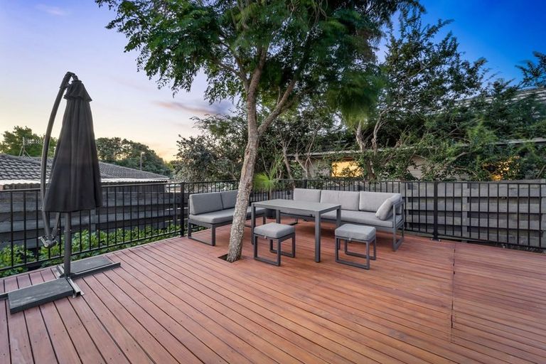 Photo of property in 21a Sabot Place, Massey, Auckland, 0614