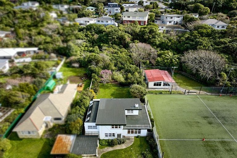 Photo of property in 7 Park Avenue, Tawa, Wellington, 5028