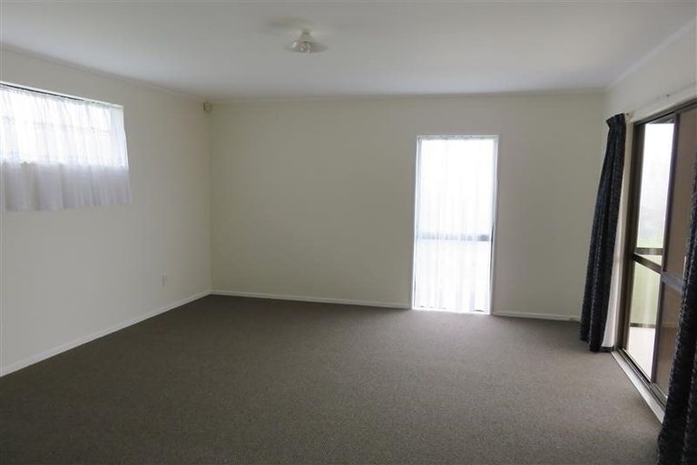 Photo of property in 4 Sarajevo Place, Massey, Auckland, 0614