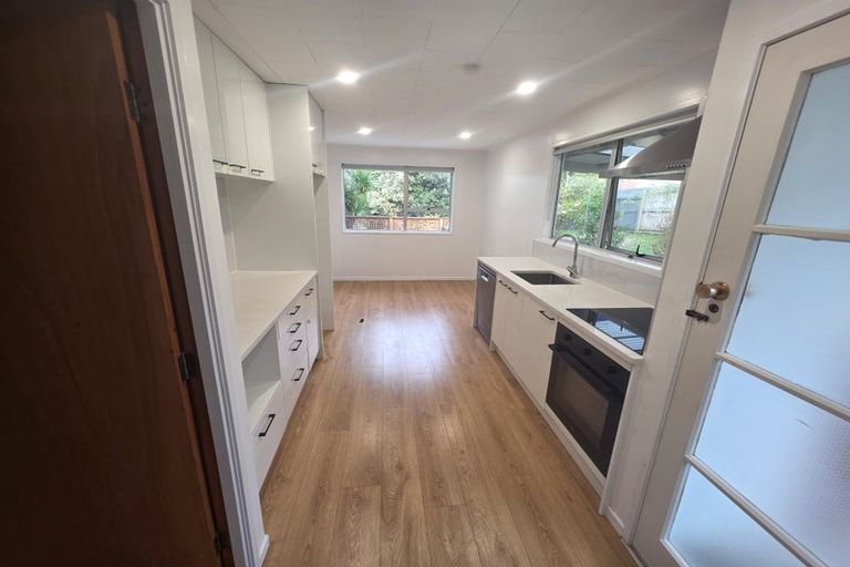 Photo of property in 2/56 Lavery Place, Sunnynook, Auckland, 0632