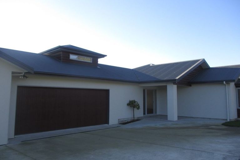 Photo of property in 63 Manakau Heights Drive, Manakau, Otaki, 5583