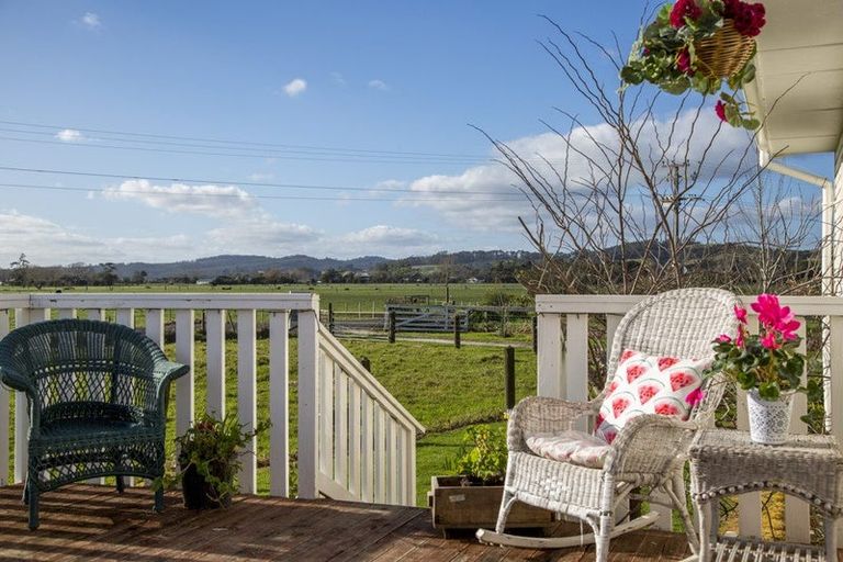 Photo of property in 37 Te Pua School Road, Helensville, 0875
