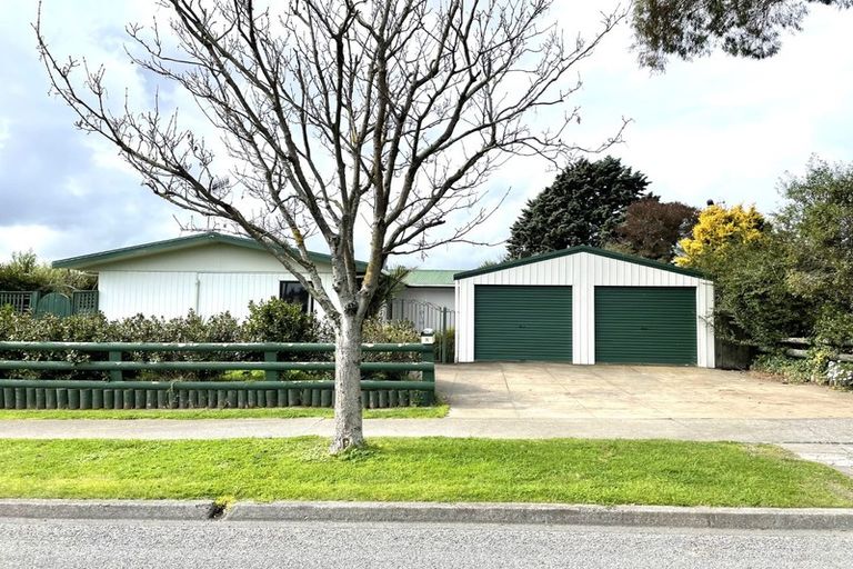 Photo of property in 1 Breadalbane Road, Havelock North, 4130