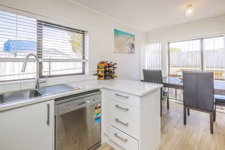 Photo of property in 8 Colt Place, Randwick Park, Auckland, 2105