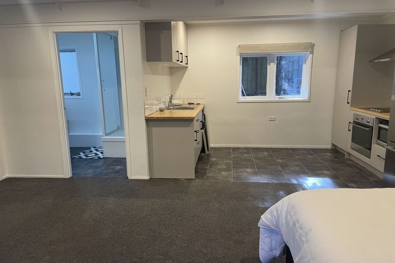 Photo of property in 35 Hollywood Avenue, Titirangi, Auckland, 0604