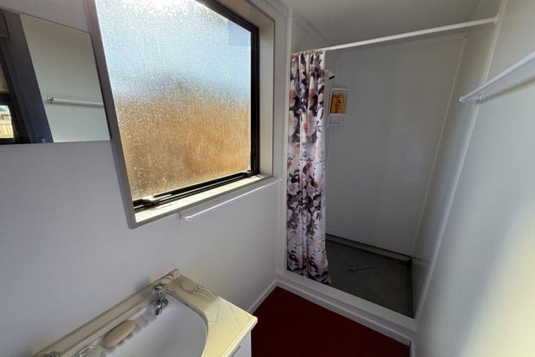 Photo of property in 2 Humphries Place, Awapuni, Palmerston North, 4412