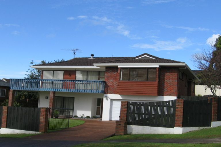 Photo of property in 1 Cyclades Place, Shelly Park, Auckland, 2014