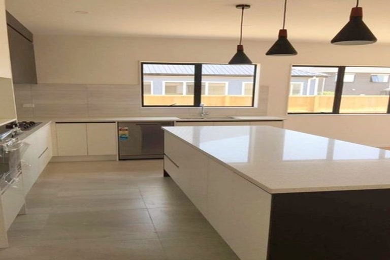 Photo of property in 4 Twin Parks Rise, Papakura, 2110