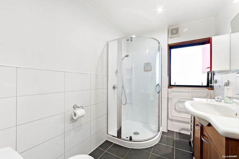 Photo of property in 2/164 Rangatira Road, Beach Haven, Auckland, 0626