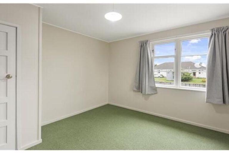 Photo of property in 6 Renfrew Street, Upper Riccarton, Christchurch, 8041