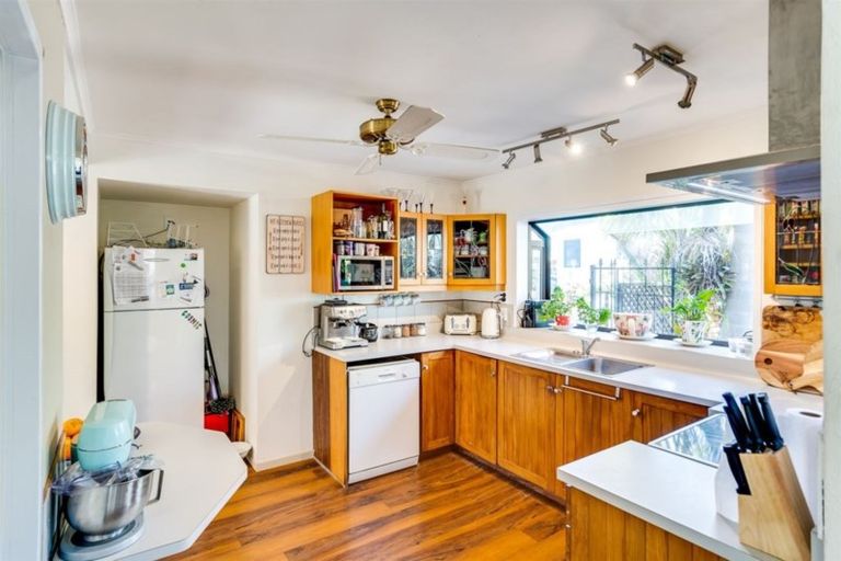 Photo of property in 27 Lowther Place, Taradale, Napier, 4112