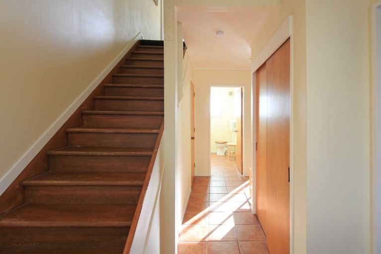 Photo of property in 4/30 Lyall Parade, Lyall Bay, Wellington, 6022