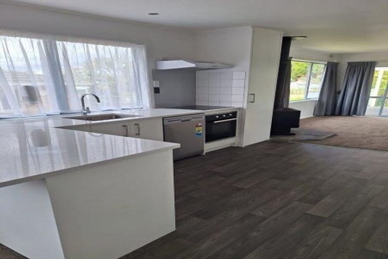 Photo of property in 137 Reeves Road, Pakuranga Heights, Auckland, 2010