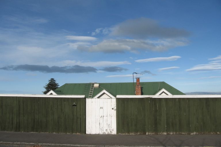 Photo of property in 10 Cobden Road, Bluff Hill, Napier, 4110