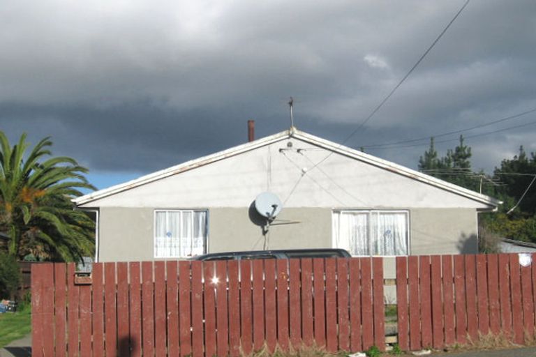 Photo of property in 50 Driver Crescent, Cannons Creek, Porirua, 5024