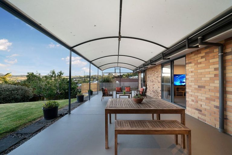 Photo of property in 32 Te Kauri Place, Helensville, 0800