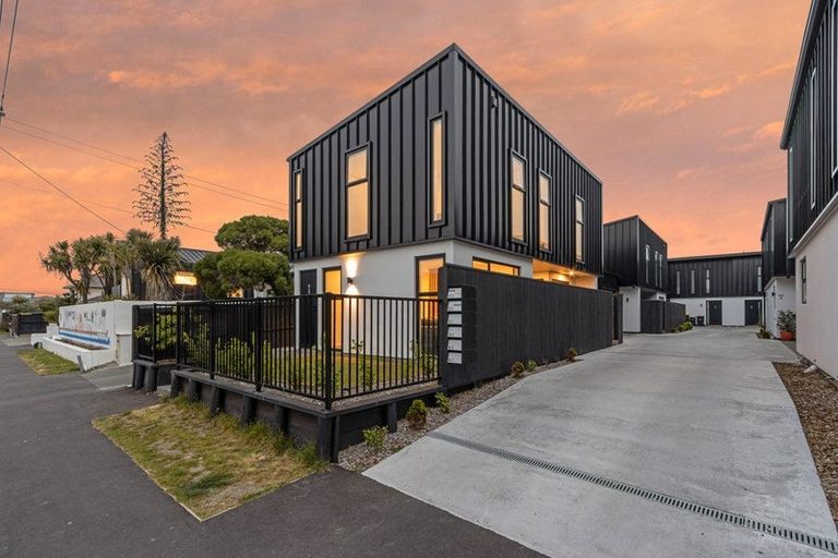 Photo of property in 164a Marine Parade, New Brighton, Christchurch, 8083