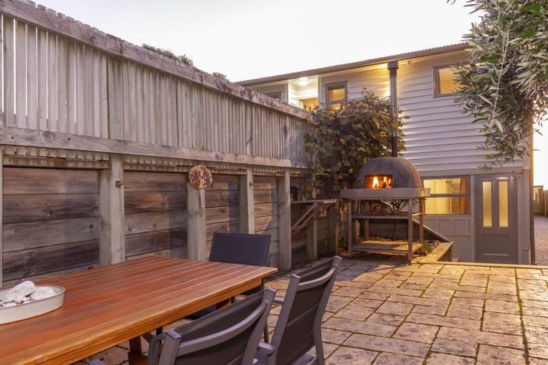 Photo of property in 52 The Parade, Paekakariki, 5034