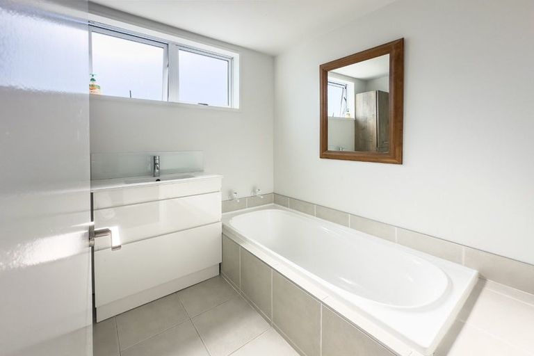 Photo of property in 72 Avonhead Road, Avonhead, Christchurch, 8042