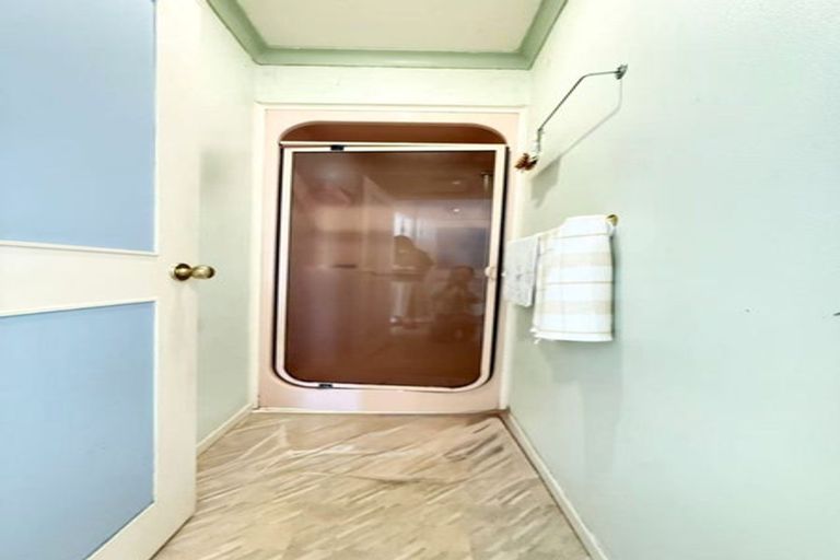 Photo of property in 18 Marvon Downs Avenue, Pakuranga Heights, Auckland, 2010